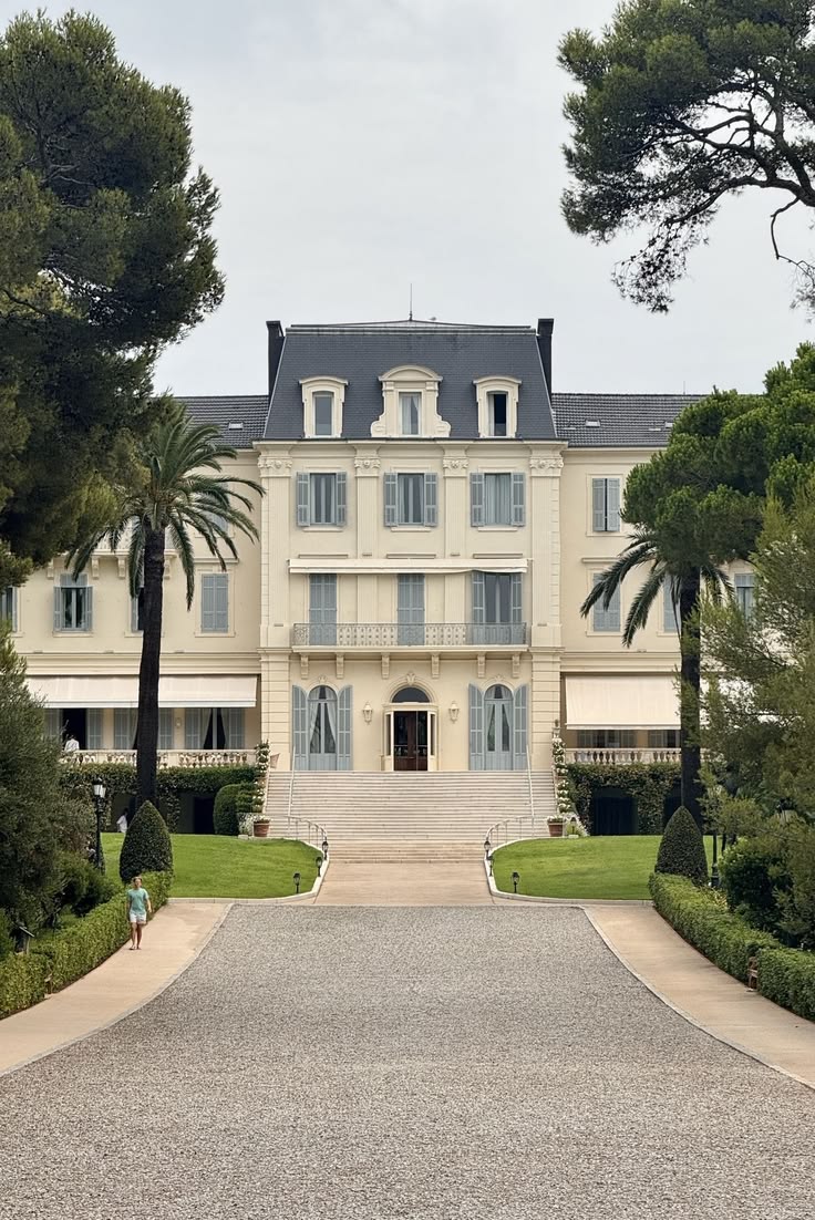 Cap d'Antibes — Легендарный Eden-Roc над бирюзовой водой