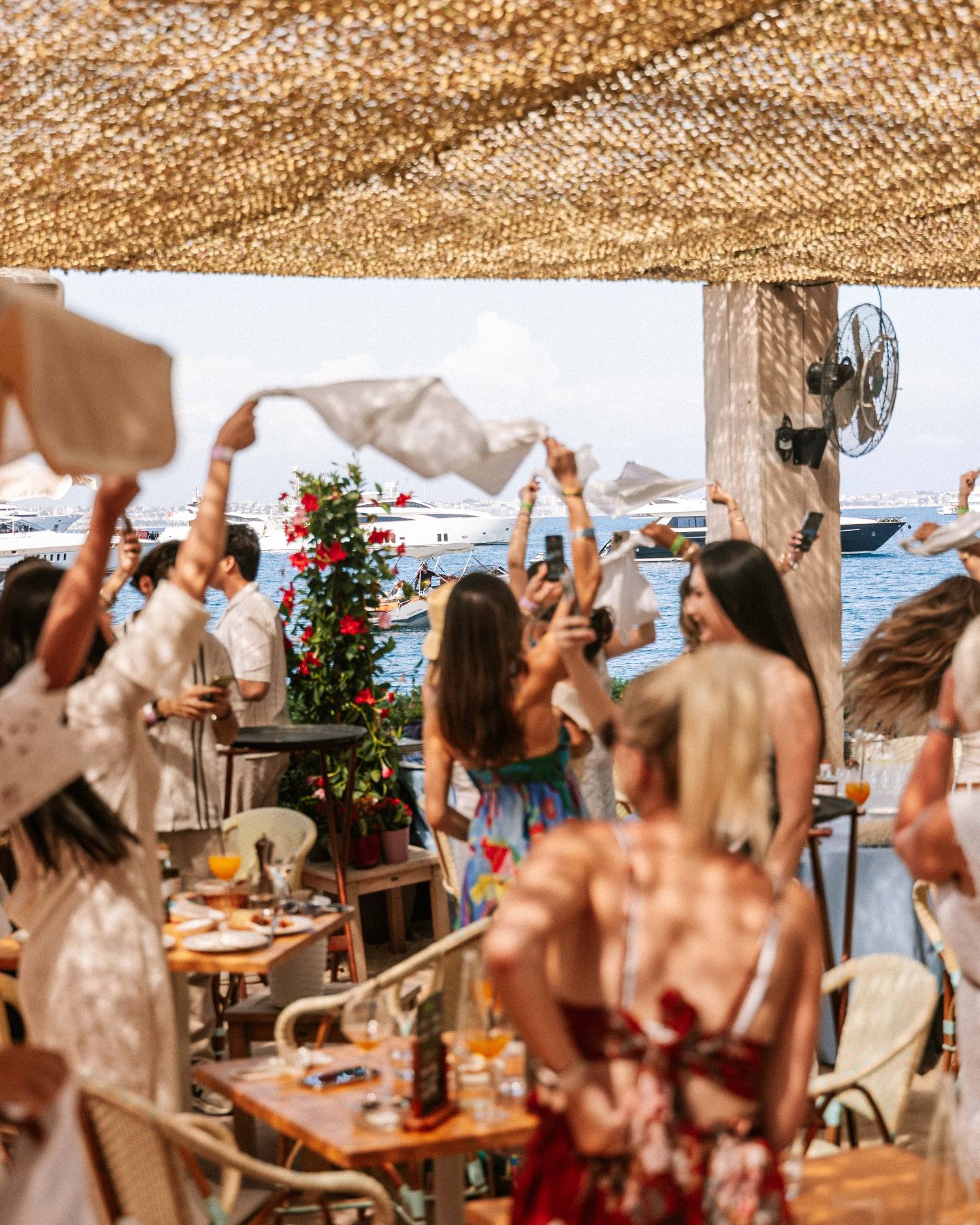Канны — La Guérite днём, La Môme вечером